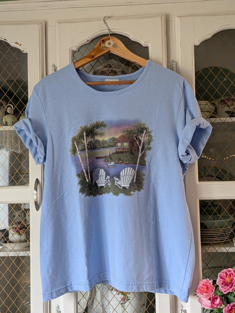 🌅VTG 90s Cabincore Light Blue Scenic Summer Cabin Lake Graphic Tee Women's